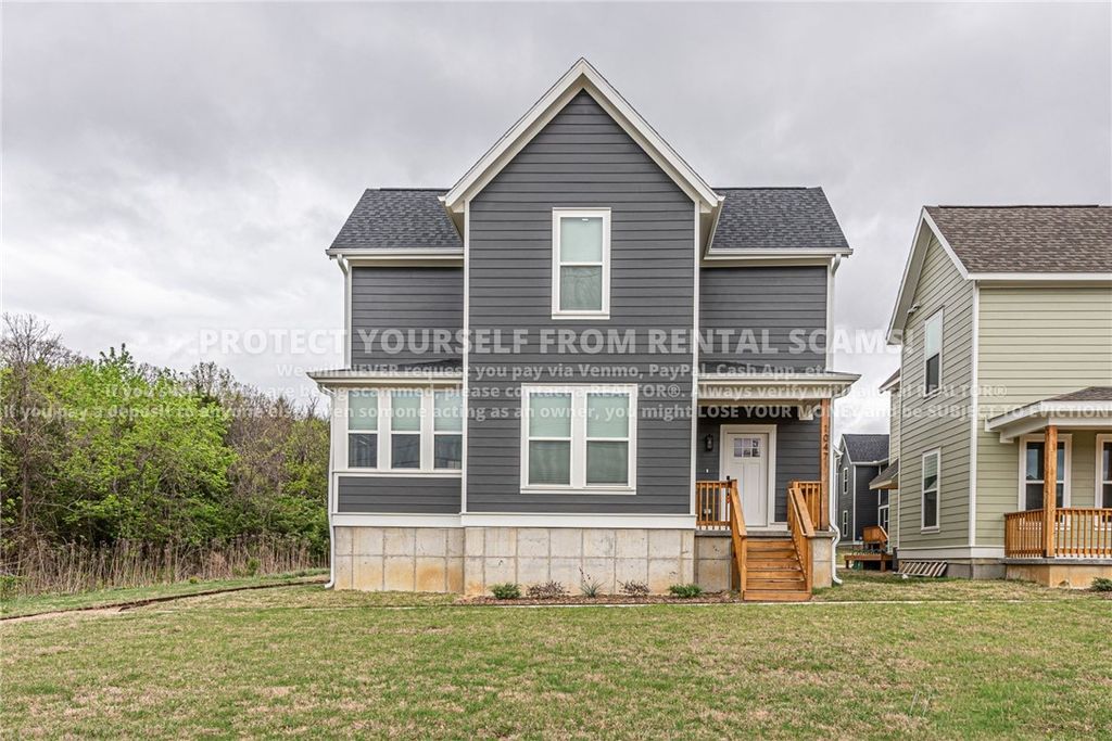 1047 S Laramie Heights, Fayetteville, AR 72704