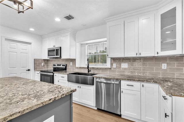 7702 Carolyn Street, Santa Fe, TX 77517