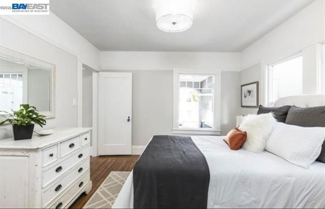 5723 Shattuck Ave, Oakland, CA 94609