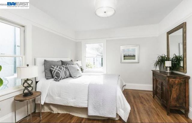 5723 Shattuck Ave, Oakland, CA 94609