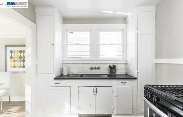 5723 Shattuck Ave, Oakland, CA 94609