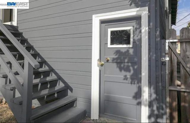 5723 Shattuck Ave, Oakland, CA 94609