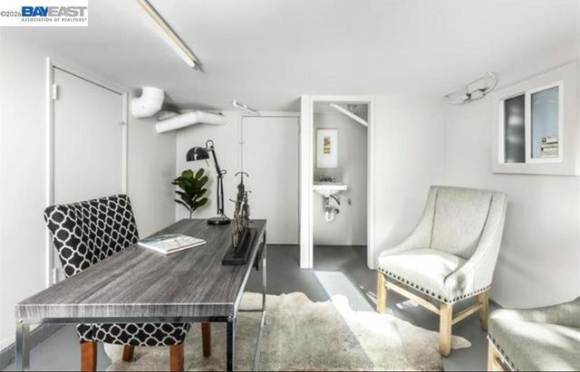 5723 Shattuck Ave, Oakland, CA 94609