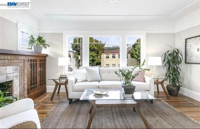 5723 Shattuck Ave, Oakland, CA 94609