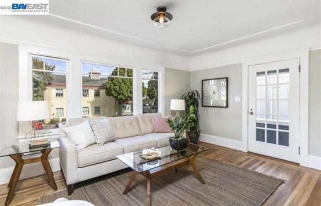 5723 Shattuck Ave, Oakland, CA 94609