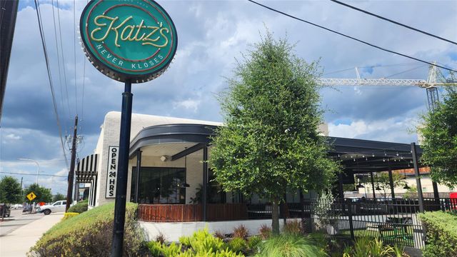 7918 N Main Street, Houston, TX 77022