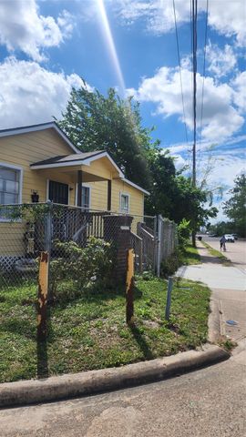 7918 N Main Street, Houston, TX 77022