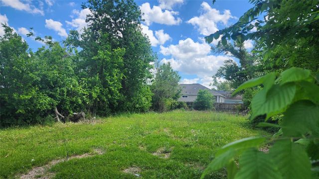 7918 N Main Street, Houston, TX 77022