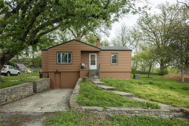 111 WALLER Avenue, Excelsior Springs, MO 64024