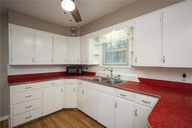 111 WALLER Avenue, Excelsior Springs, MO 64024