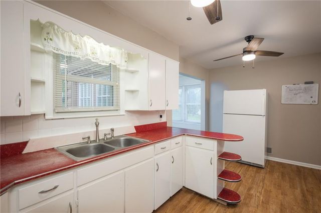 111 WALLER Avenue, Excelsior Springs, MO 64024