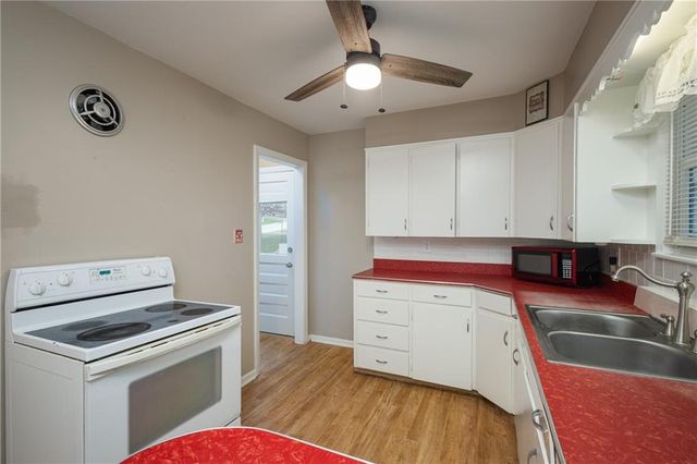111 WALLER Avenue, Excelsior Springs, MO 64024