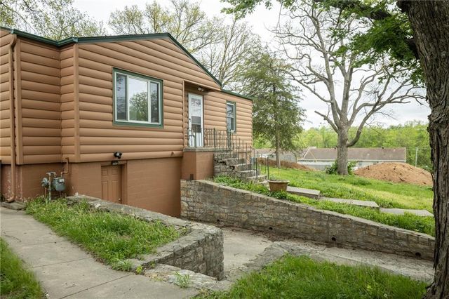 111 WALLER Avenue, Excelsior Springs, MO 64024