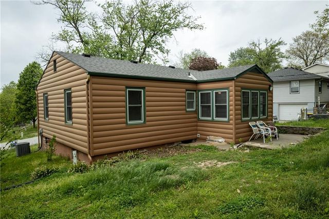111 WALLER Avenue, Excelsior Springs, MO 64024
