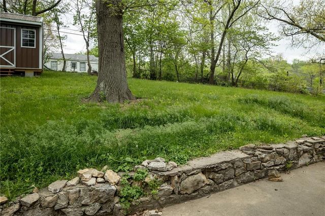 111 WALLER Avenue, Excelsior Springs, MO 64024