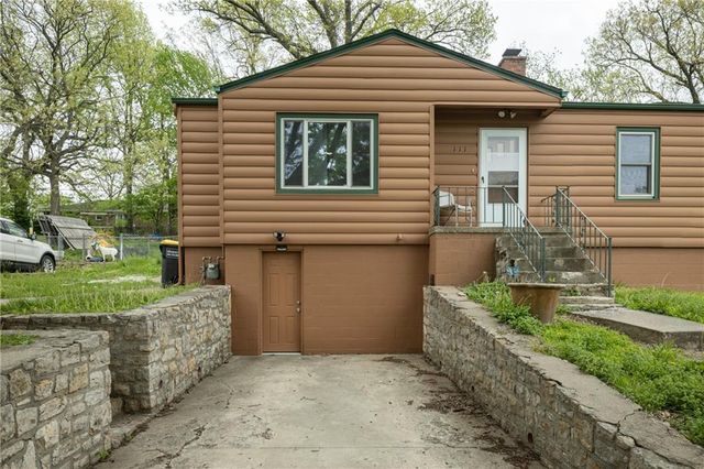111 WALLER Avenue, Excelsior Springs, MO 64024