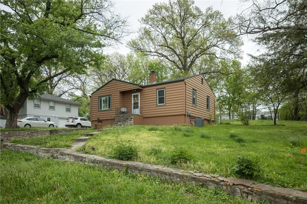 111 WALLER Avenue, Excelsior Springs, MO 64024