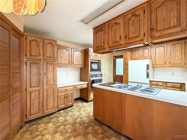 12 Windsor Terrace, New Hartford, NY 13501