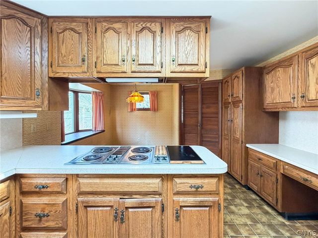 12 Windsor Terrace, New Hartford, NY 13501