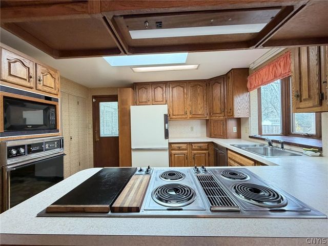 12 Windsor Terrace, New Hartford, NY 13501