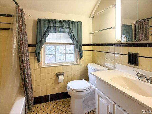 12 Windsor Terrace, New Hartford, NY 13501