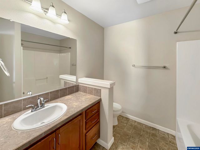 4074 Aden Pl NE, Salem, OR 97305