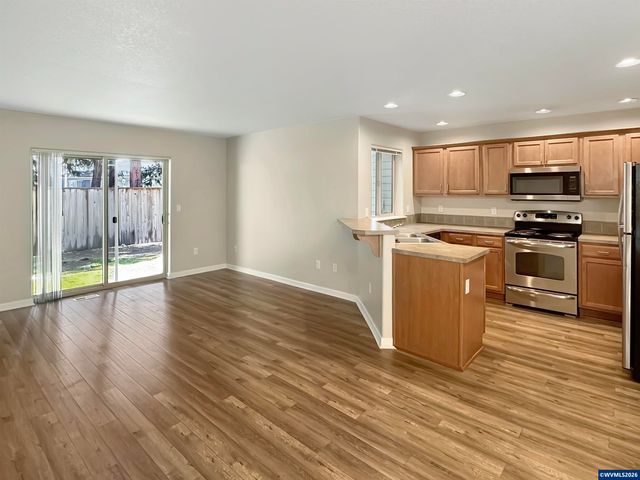 4074 Aden Pl NE, Salem, OR 97305