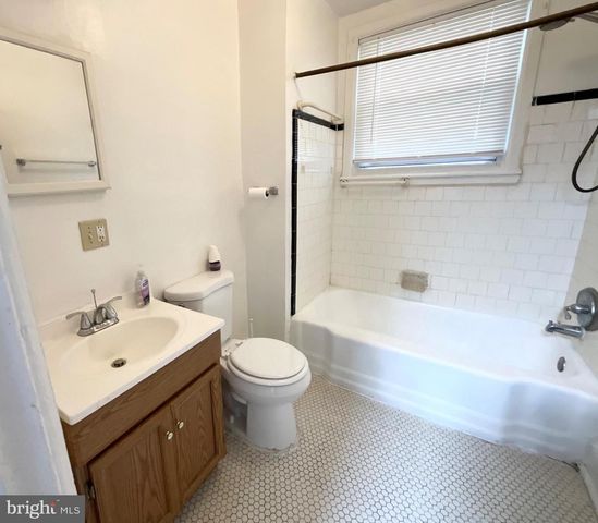 3018 E LARUE SQ E, Baltimore, MD 21225