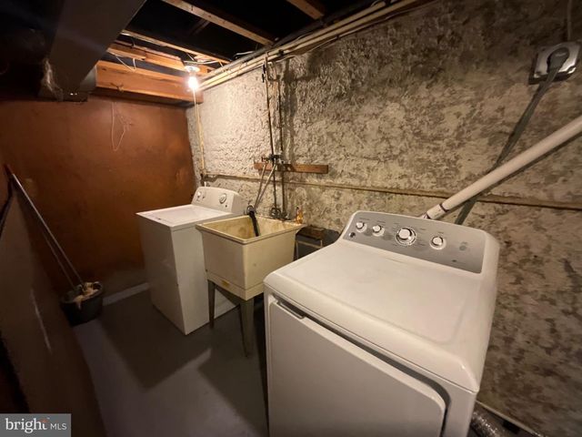 3018 E LARUE SQ E, Baltimore, MD 21225
