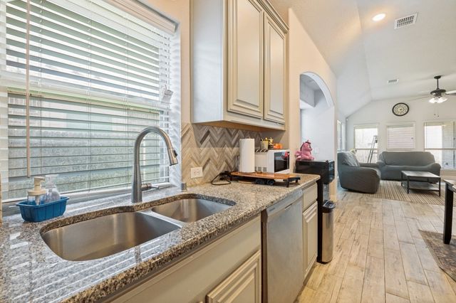 734 Larkspur Lane, Midlothian, TX 76065