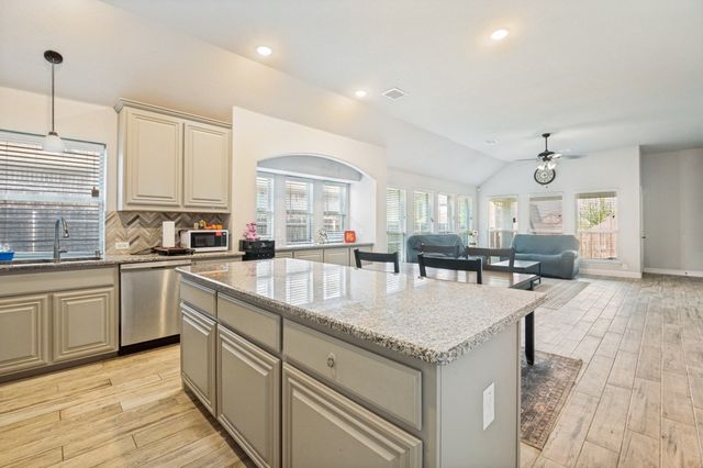 734 Larkspur Lane, Midlothian, TX 76065