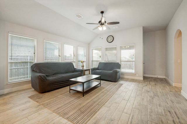 734 Larkspur Lane, Midlothian, TX 76065