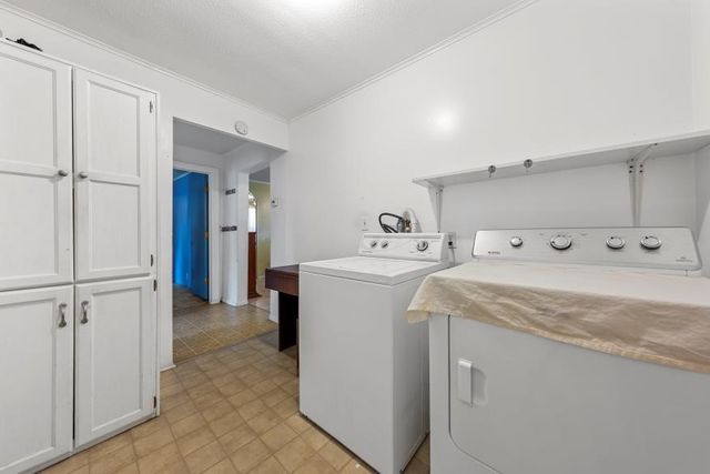 400 TRAVIS, Mexia, TX 76667