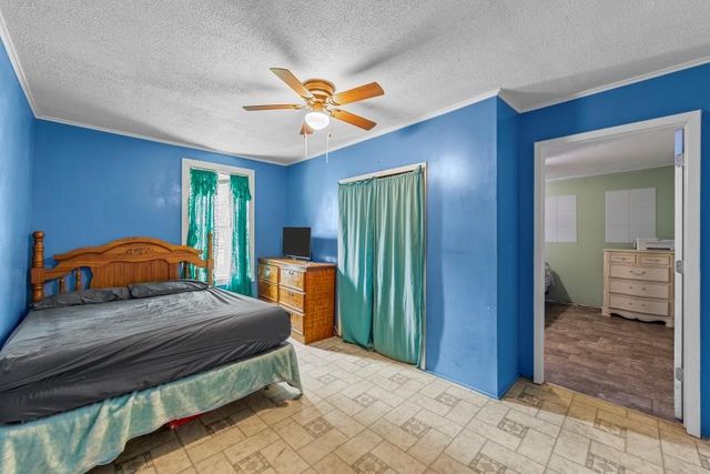 400 TRAVIS, Mexia, TX 76667