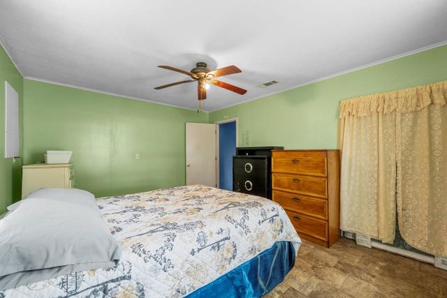 400 TRAVIS, Mexia, TX 76667