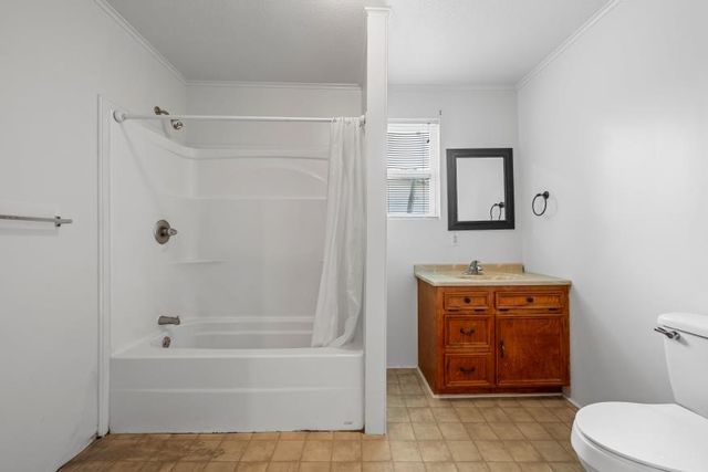 400 TRAVIS, Mexia, TX 76667