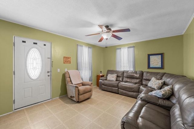 400 TRAVIS, Mexia, TX 76667