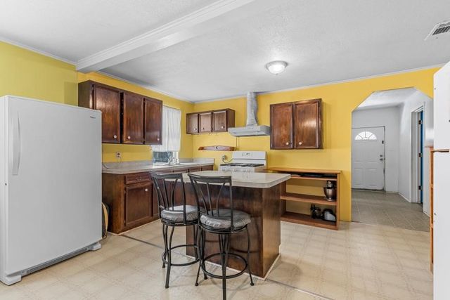 400 TRAVIS, Mexia, TX 76667