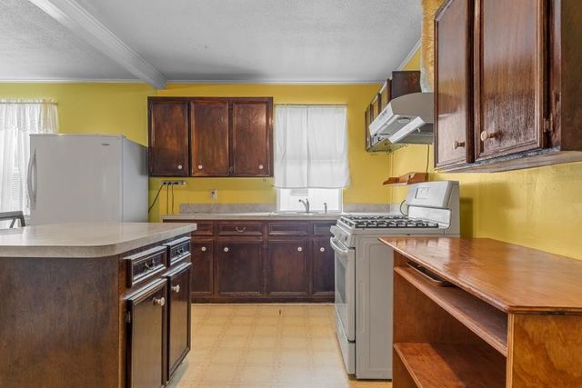 400 TRAVIS, Mexia, TX 76667