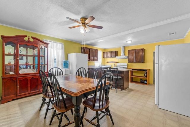 400 TRAVIS, Mexia, TX 76667