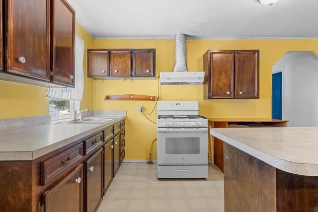 400 TRAVIS, Mexia, TX 76667