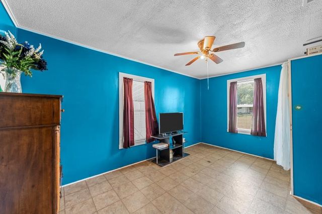 400 TRAVIS, Mexia, TX 76667