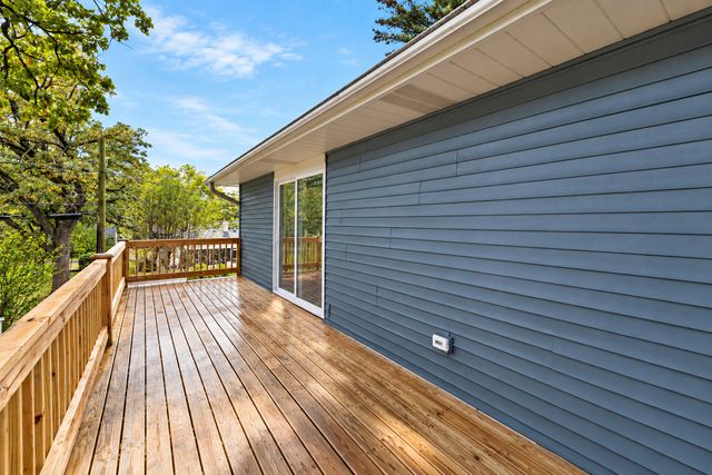 355 Hiawatha Drive, Lake In The Hills, IL 60156