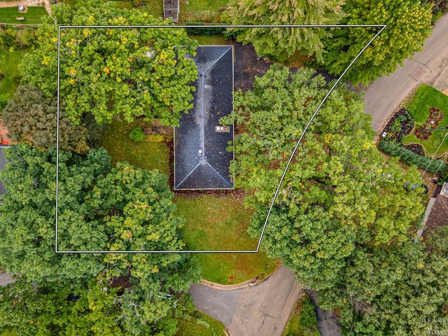 355 Hiawatha Drive, Lake In The Hills, IL 60156