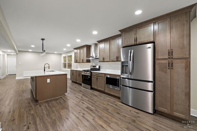 355 Hiawatha Drive, Lake In The Hills, IL 60156