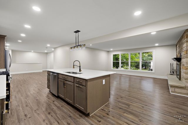 355 Hiawatha Drive, Lake In The Hills, IL 60156