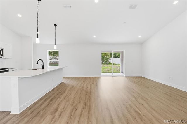 8121 N Tiny Lily Drive, Dunnellon, FL 34434