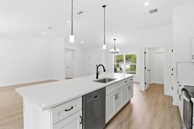 8121 N Tiny Lily Drive, Dunnellon, FL 34434