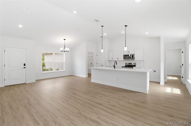 8121 N Tiny Lily Drive, Dunnellon, FL 34434