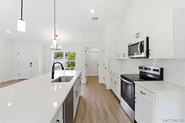8121 N Tiny Lily Drive, Dunnellon, FL 34434
